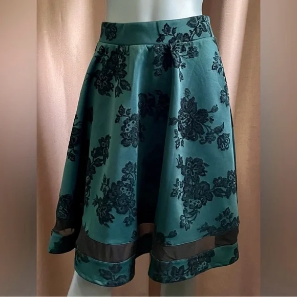 Small Summer Bundle NWT & GUC Tops, Shorts, Dress, & Skirts FINAL PRICE - Picture 8 of 15